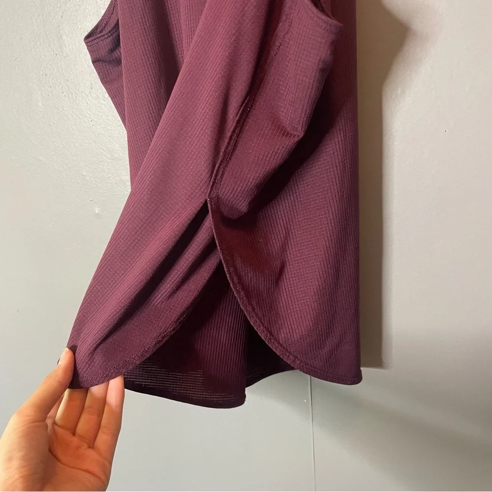 Fabletics Women's Sleeveless plum textured high neck tank top size medium